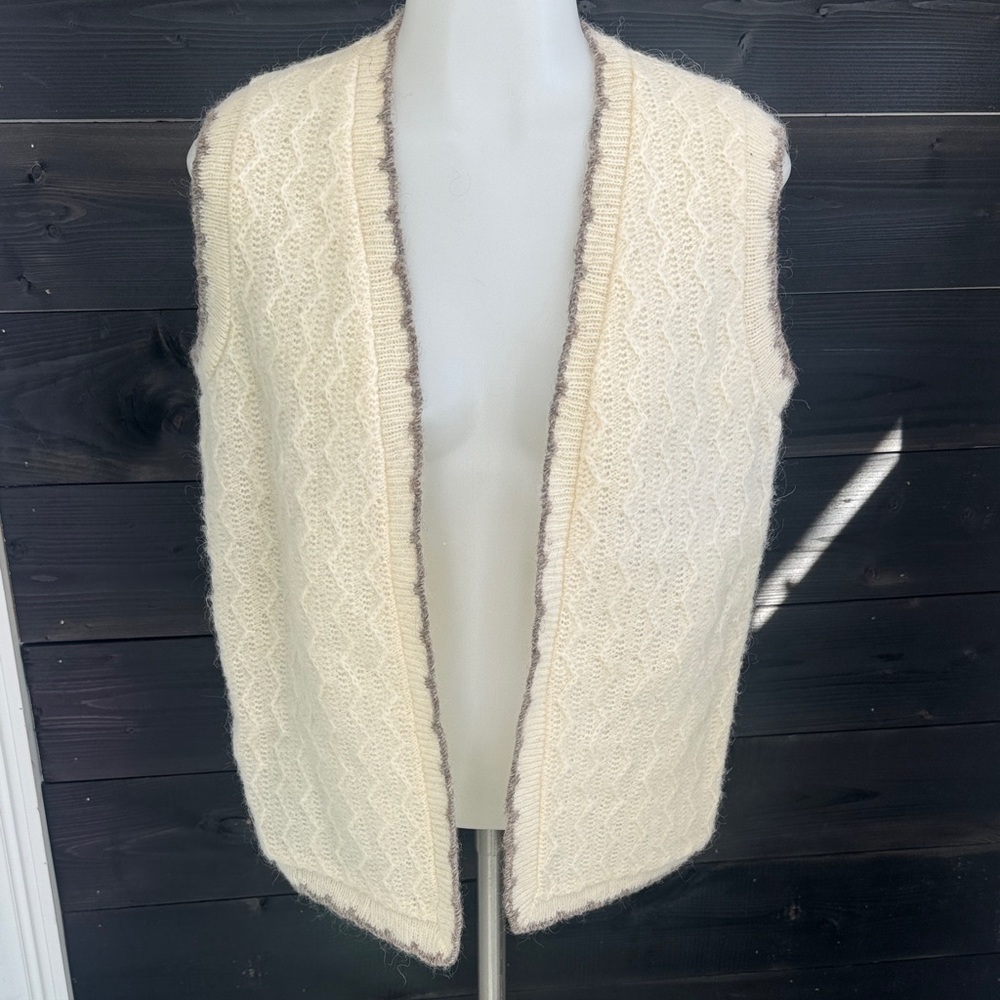 TINNA ehf‎ Iclandic Wool Cream Open-Front Sweater Vest